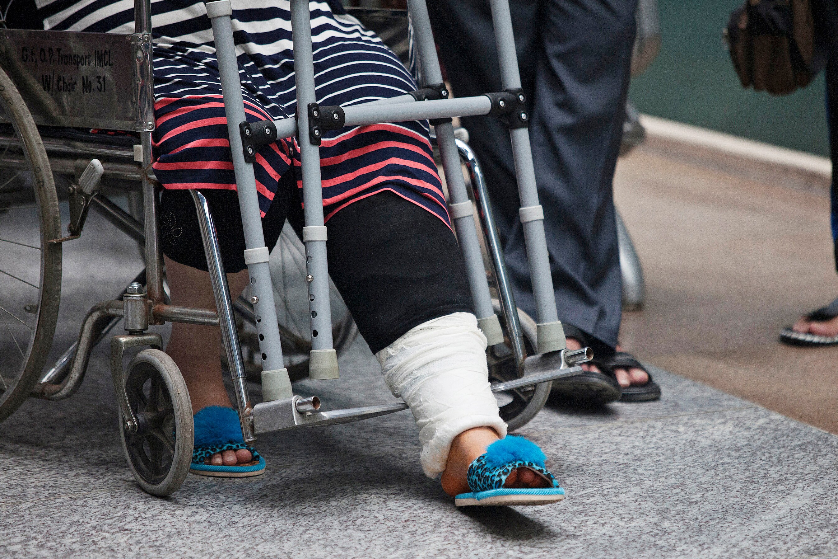 Government Allows Price Caps On Knee Implants For One More Year