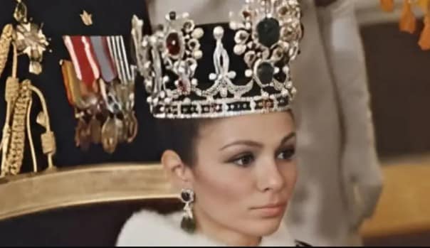 Shah Mohammad Reza Pahlavi, the last Shah of Iran, commissioned the crown for his third wife Farah Pahlavi (Farah Diba) in 1966. Photo: 