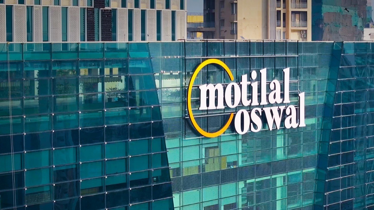 Motilal Oswal AMC Halts Inflows Into Nifty Microcap 250 Index Fund Amid SEBI Categorisation Talks