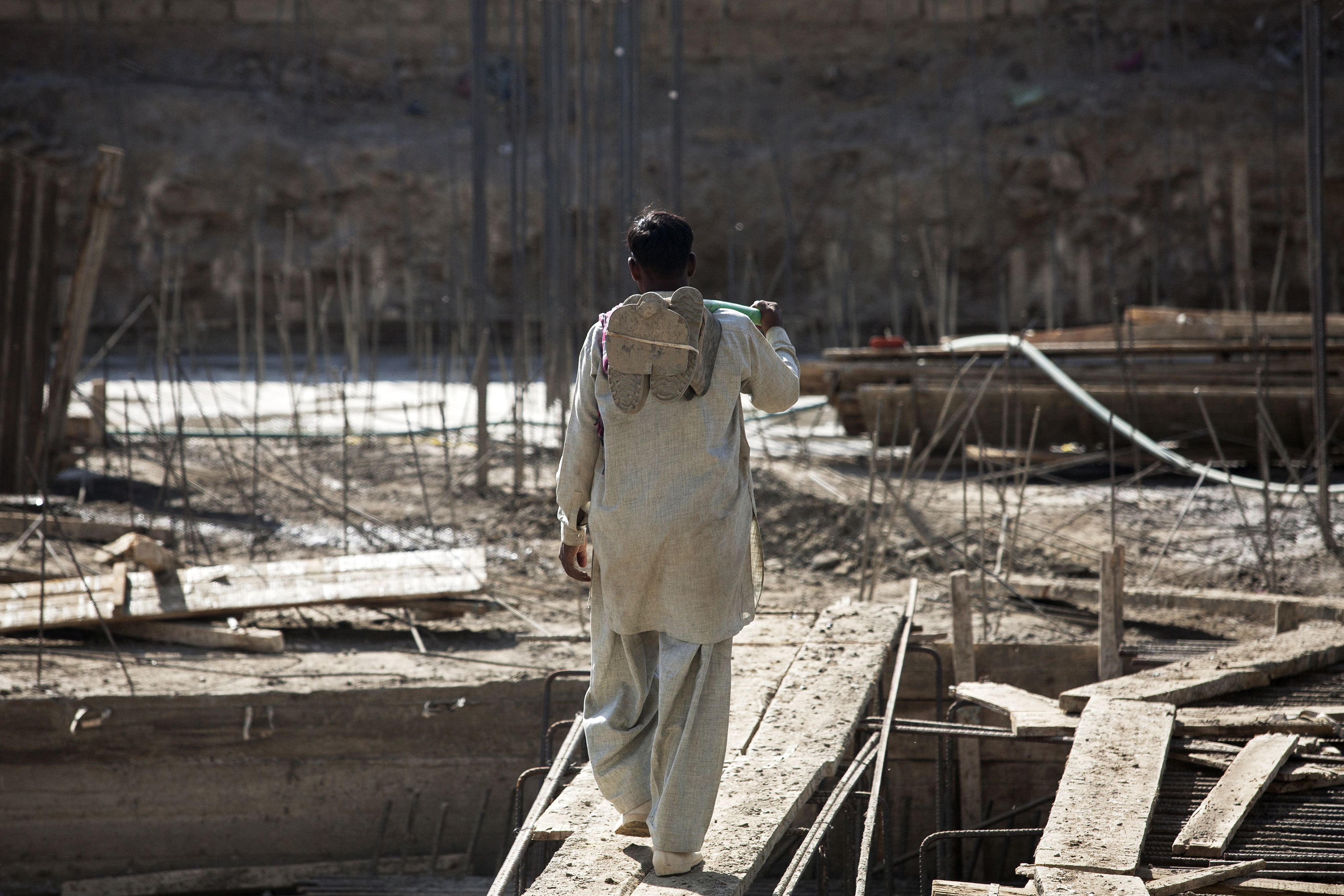 Jobs: Unskilled Workers Battle Despair In A Slowing Indian Economy