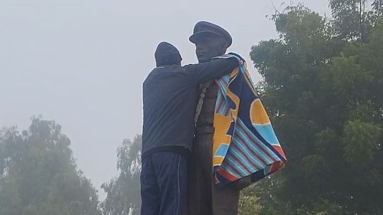 सर्द कोहरे के बीच मां की शहीद बेटे के लिए दिखी चिंता, गलन भरी ठंड में छोटे भाई से कह बड़े को ओढ़ाया कंबल