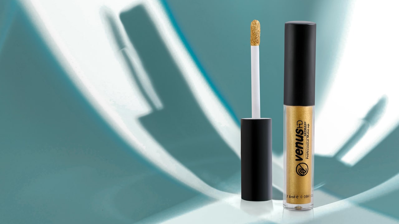 Lip Gloss Vs Lipstick: Choosing Based On Comfort, Not Trends