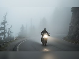 सड़क पर है घना कोहरा? बाइक राइडर आज ही नोट कर लें ये 5 जरूरी बातें, ड्राइविंग करना हो जाएगा आसान