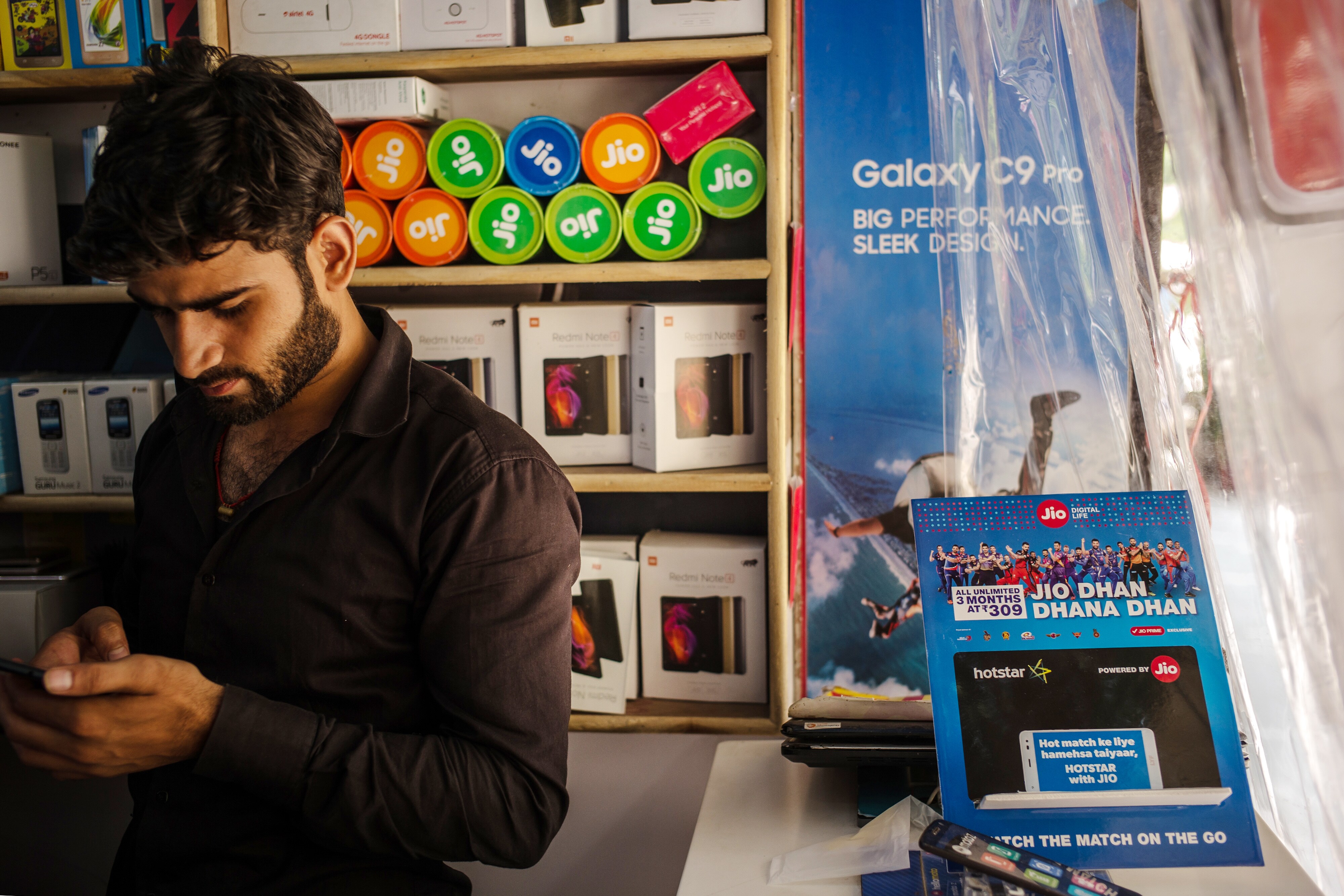 The Reliance Jio Effect: Telecom Industry Revenue May Bottom Out In FY18