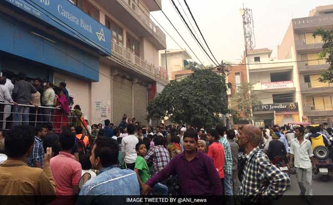ATMs Go Dry Soon After Opening; Queues Continue At Banks