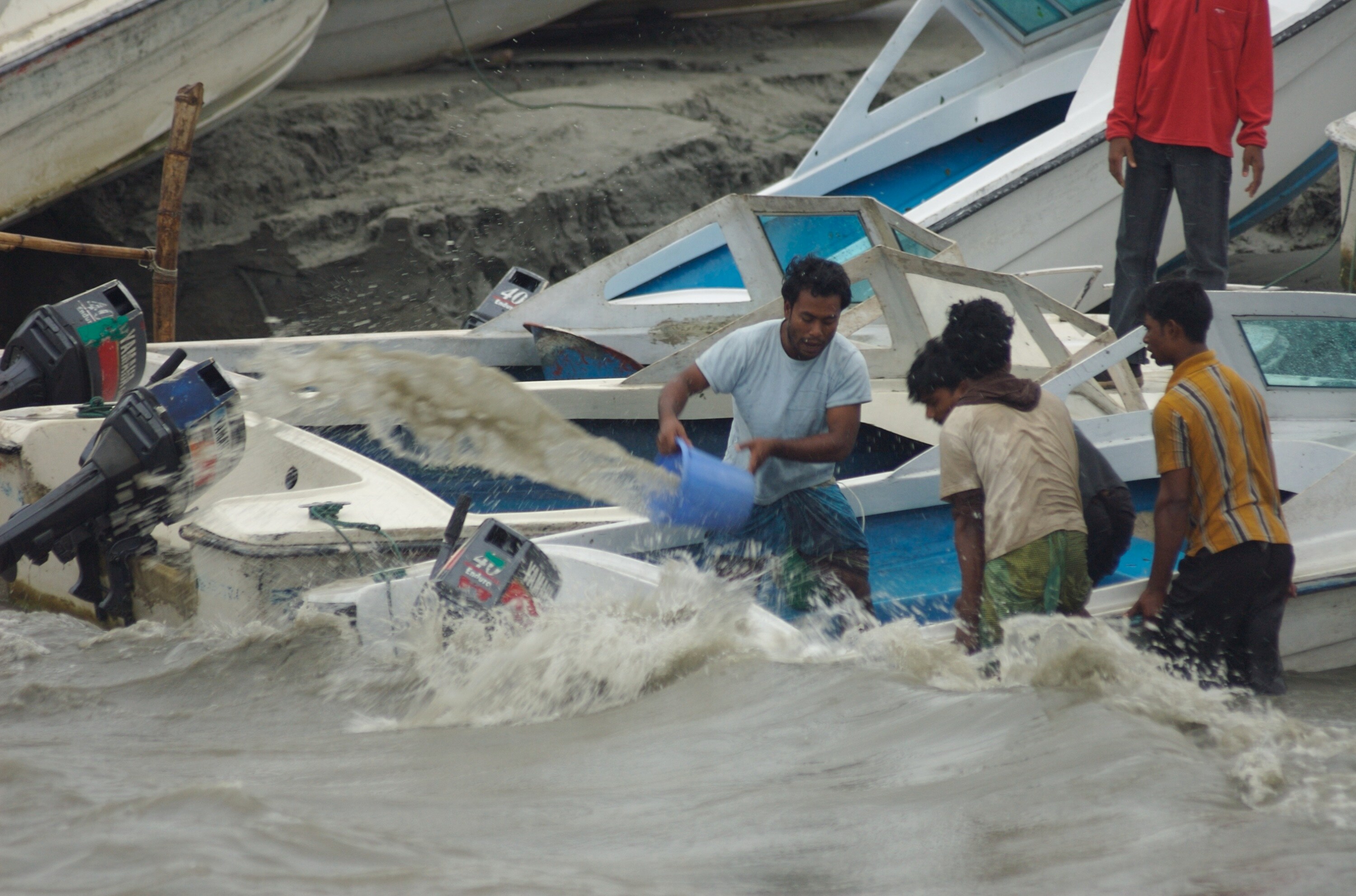 Cyclone Mora Hits Bangladesh: Six Killed, Hundreds Of Thousands Evacuate