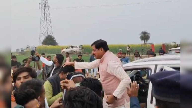 मुख्यमंत्री की जनसुनवाई! अशोकनगर में बीजेपी संगठन महामंत्री की मां का जाना हालचाल, कलेक्टर को दिए निर्देश