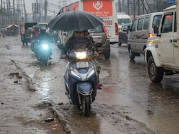 दिल्ली में मौसम का यू-टर्न... गर्मी ने 7 साल का रिकॉर्ड तोड़ा तो 250% तक ज्यादा बरसे बादलों ने किया सराबोर