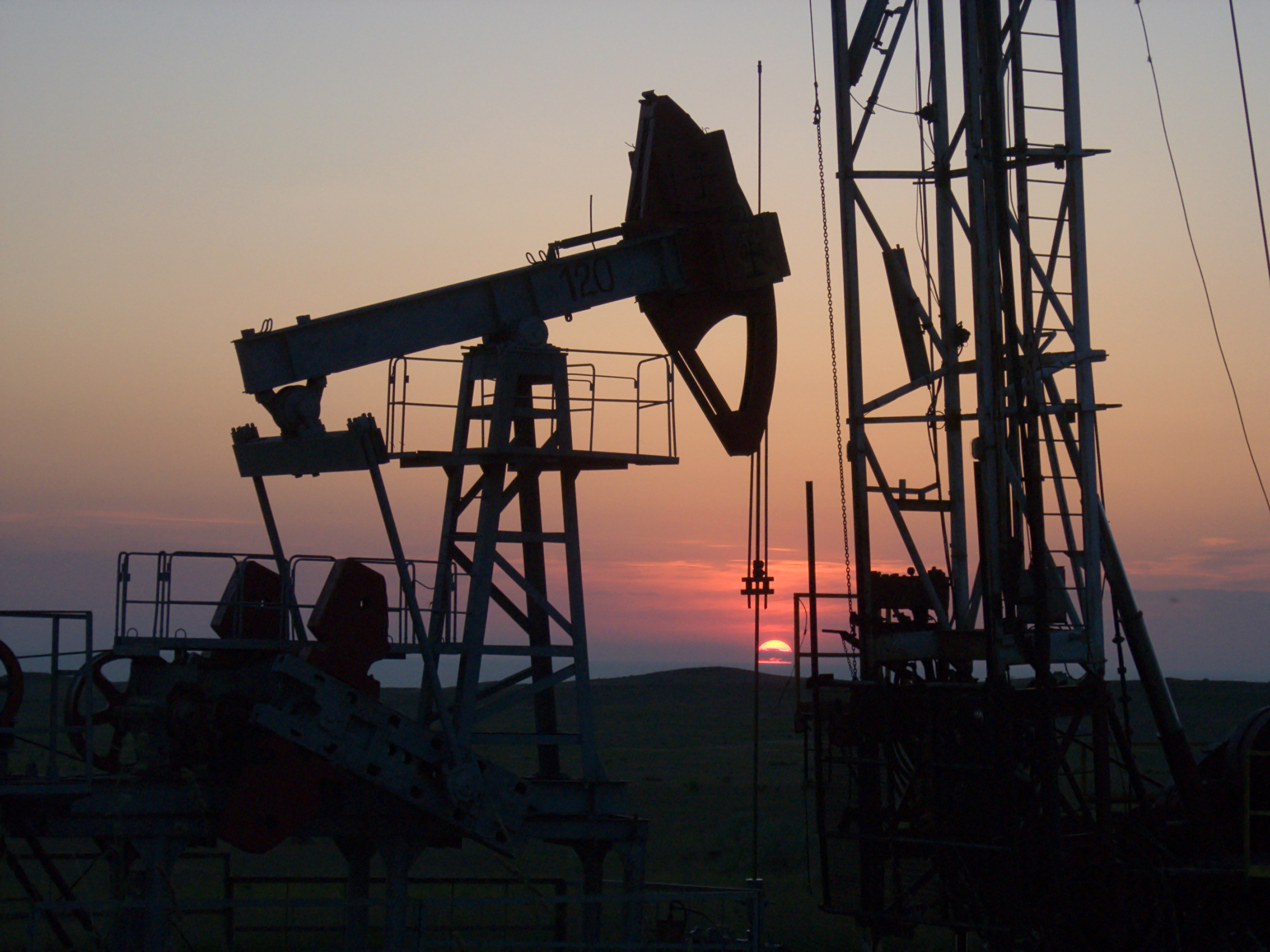 Oil India Tops PL Capital&rsquo;s Q3 Picks; Subdued Quarter Expected Amid Crude Weakness