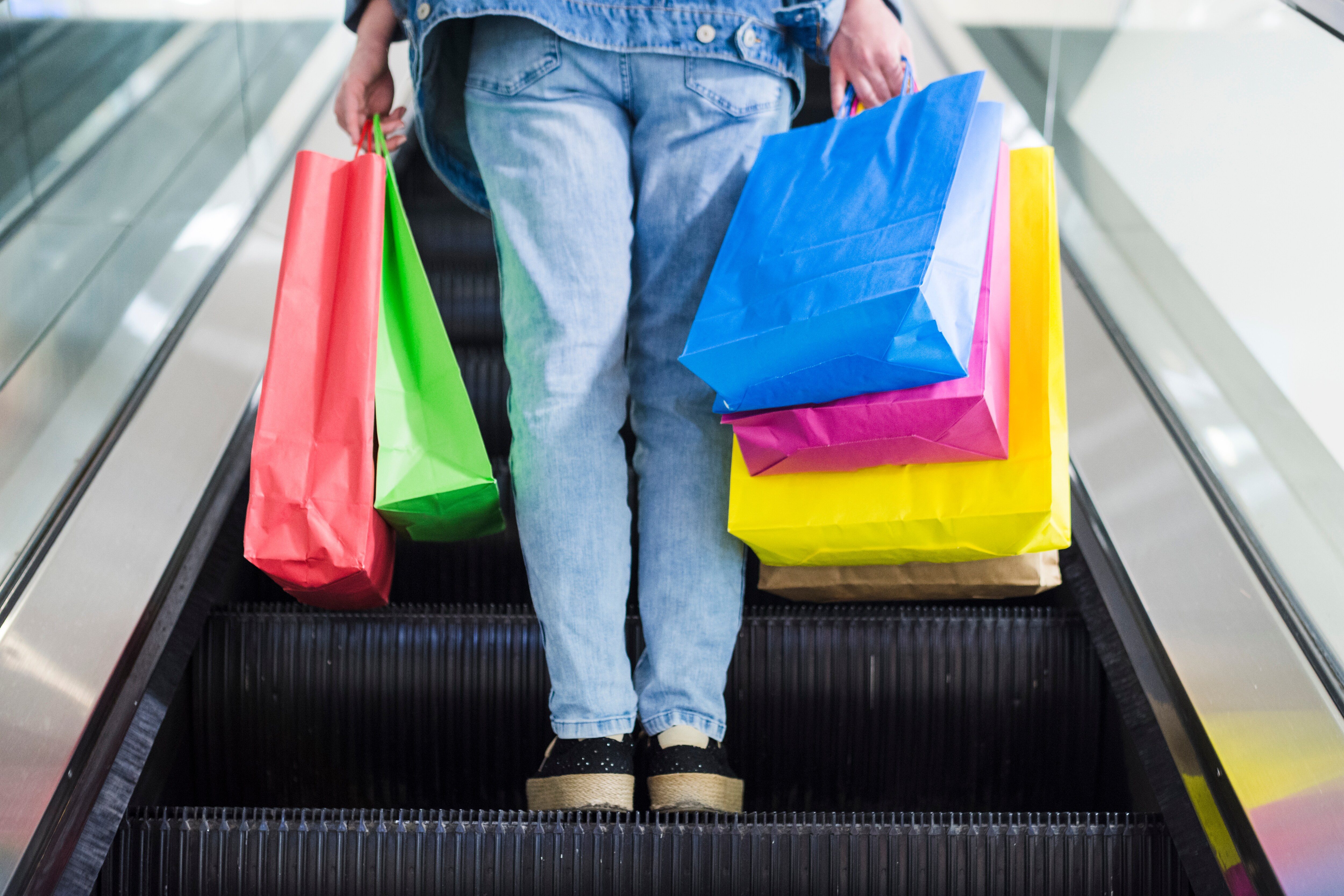Shoppers, Pay Attention! Five Credit Cards You Must Have To Maximise Benefits Of Festive Discounts