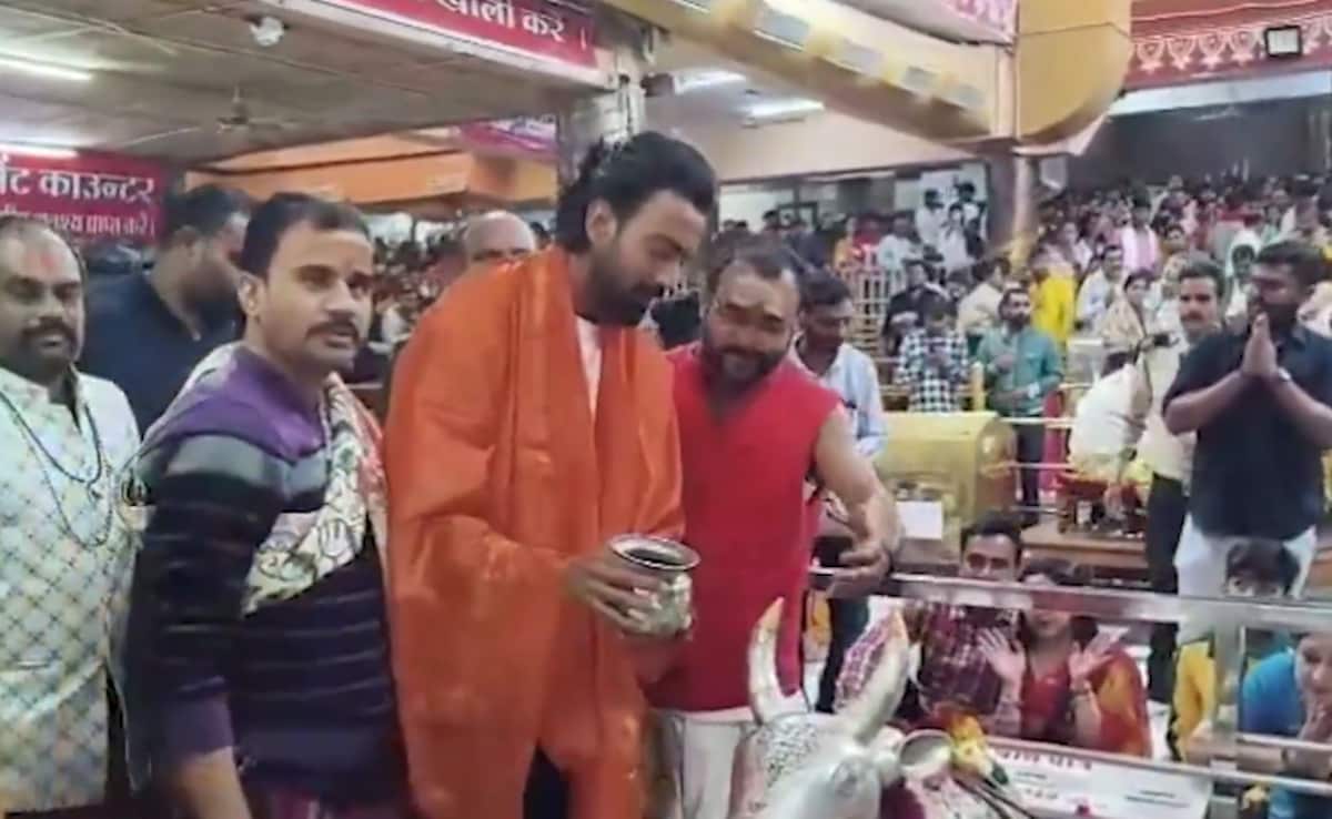 KL Rahul Visits Mahakaleshwar Temple In Ujjain Ahead Of India vs New Zealand 3rd ODI