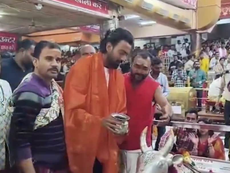 KL Rahul Visits Mahakaleshwar Temple In Ujjain Ahead Of India vs New Zealand 3rd ODI