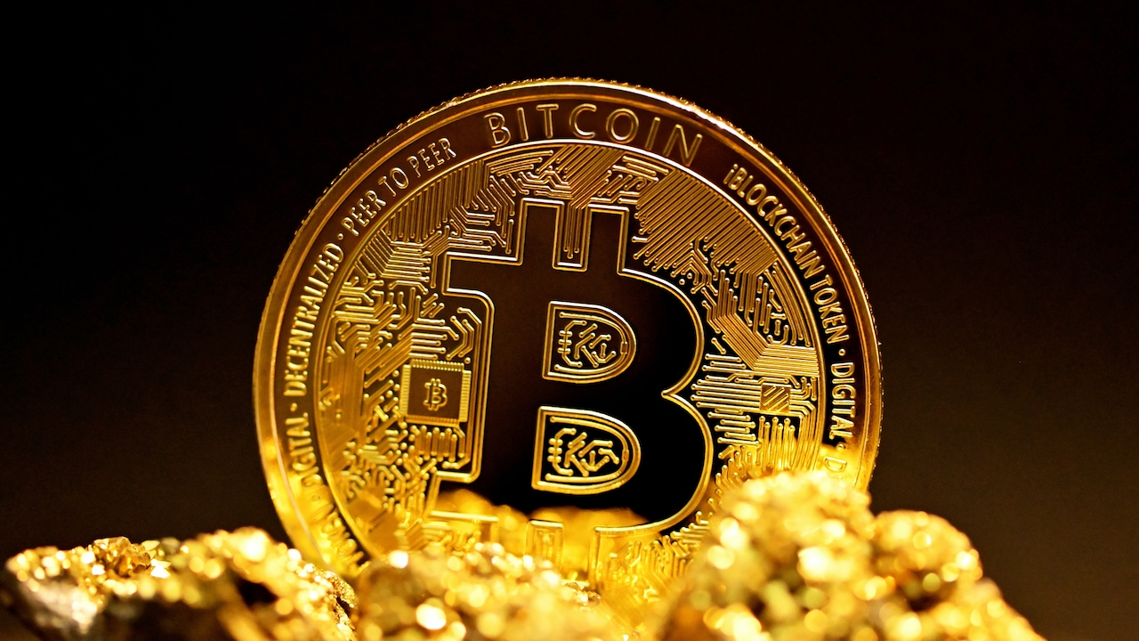 Robinhood, Coinbase, Other Crypto Stocks Rocket Up To 15% On Trump's Clarity Act Push