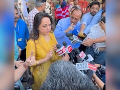 वोट डालने आईं हेमा मालिनी पर चिल्लाने लगा बुजुर्ग, चुपचाप खड़ी सुनती रहीं एक्ट्रेस, वीडियो वायरल