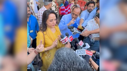 Hema Malini Voting Video: बुजुर्ग ने की शिकायत, खड़ी चुपचाप सुनती रहीं हेमा मालिनी, वीडियो वायरल