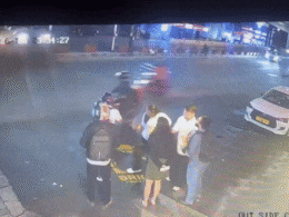 डिवाइडर से हवा में उछली तेज रफ्तार कार, 1 सेकेंड देर होती तो मौत तय थी, रोंगटे खड़े कर देगा बेंगलुरु का VIDEO