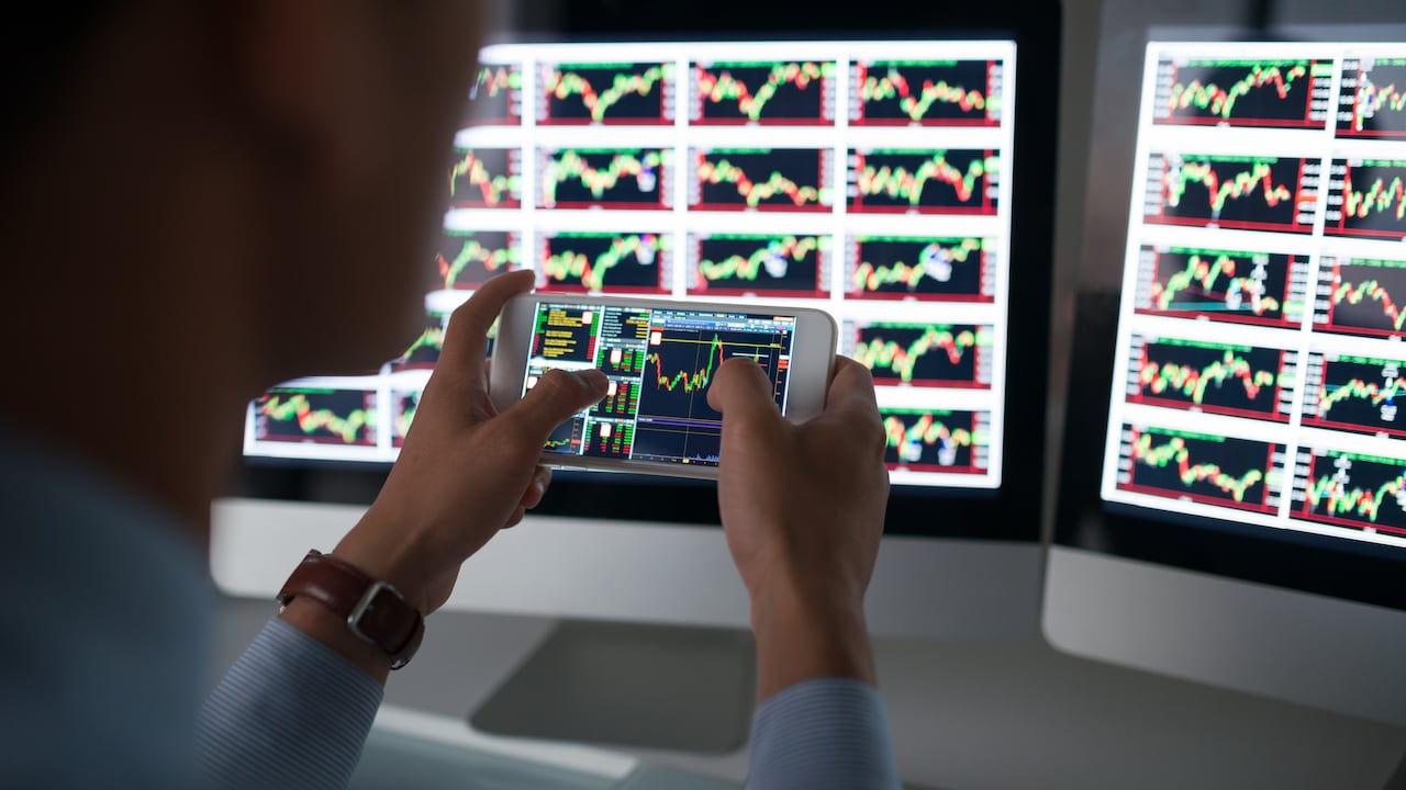 Trade Setup For Aug 12: Nifty Support Slips To 24,350 Amid Hormuz Uncertainty | Key Levels To Watch