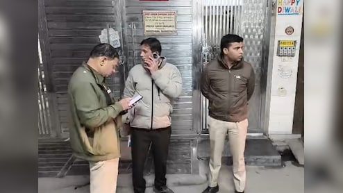 मां-भाई और बहन का कत्ल कर थाने पहुंचा बेटा... दिल्ली के लक्ष्मी नगर में दिल दहला देने वाली वारदात