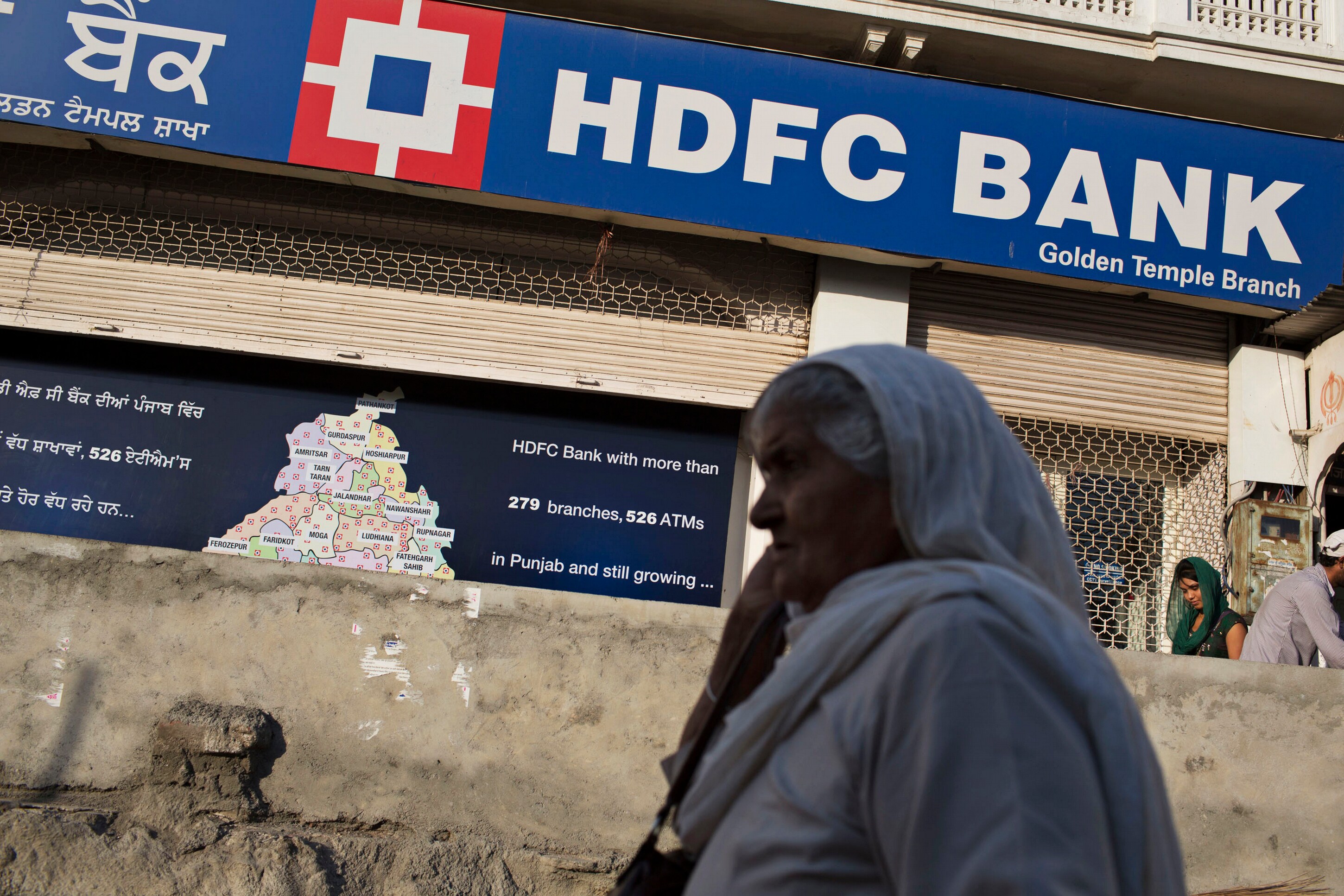 RBI Fines HDFC Bank Rs 1 Crore For Violating KYC, Fraud Reporting Norms