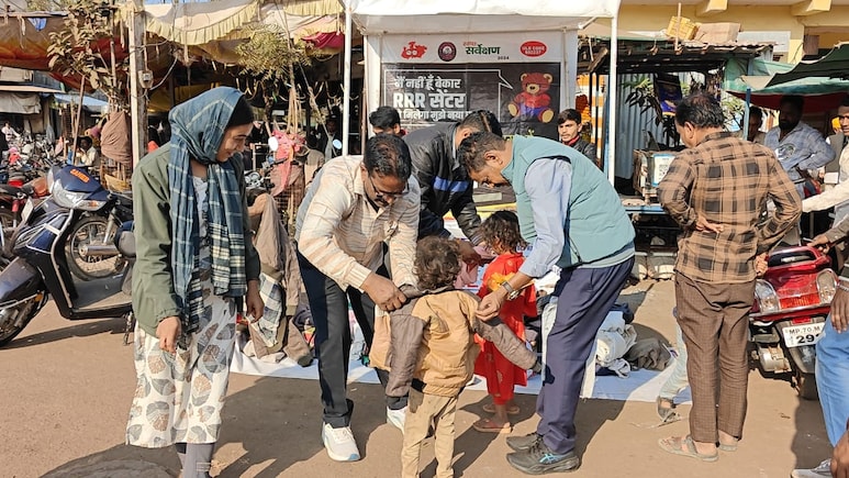 आगर मालवा नगर पालिका परिषद की अनोखी पहल: चलती फिरती नेकी की दीवार बना इन लोगों का सहारा, मिल रही खुशियां&nbsp;