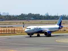 पक्षी टकराया और टूट गई जहाज की 'नाक', जानें वाराणसी में पायलट ने कैसे 216 लोगों को बचाया