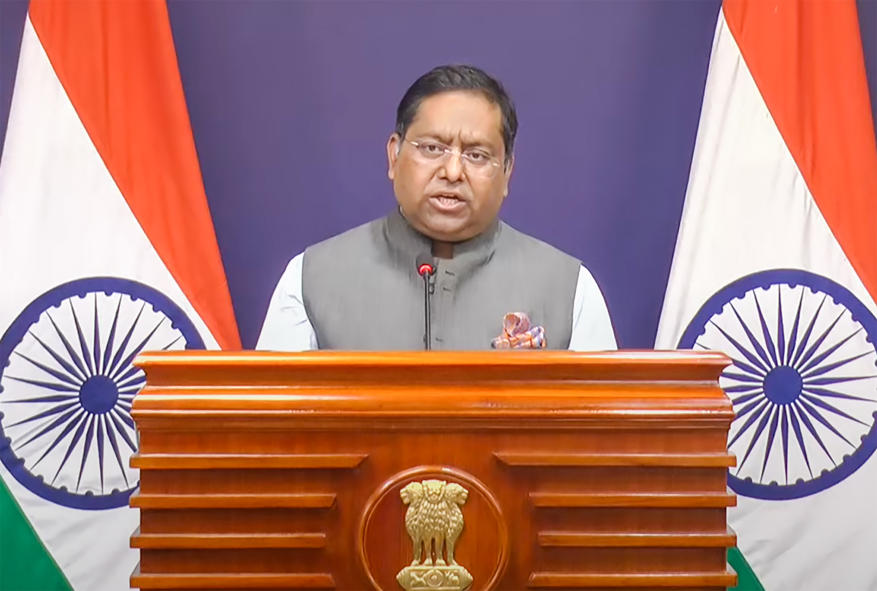 अमेरिका ने लगाया 500% टैरिफ तो क्या रूस से तेल खरीदना बंद कर देगा भारत? विदेश मंत्रालय ने दिया जवाब