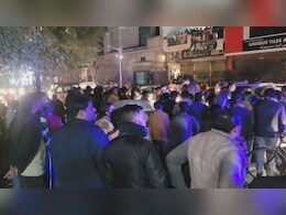 UP: कार में फंसने के बाद 12 किलोमीटर तक घसीटता रहा शव, खून से लाल हो गई सड़क