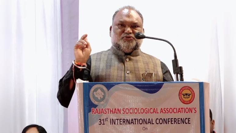 'पाकिस्तान हमसे 12 घंटे बड़ा, हमारा बड़ा भाई', राजस्थान में प्रिंसिपल का बयान बना चर्चा