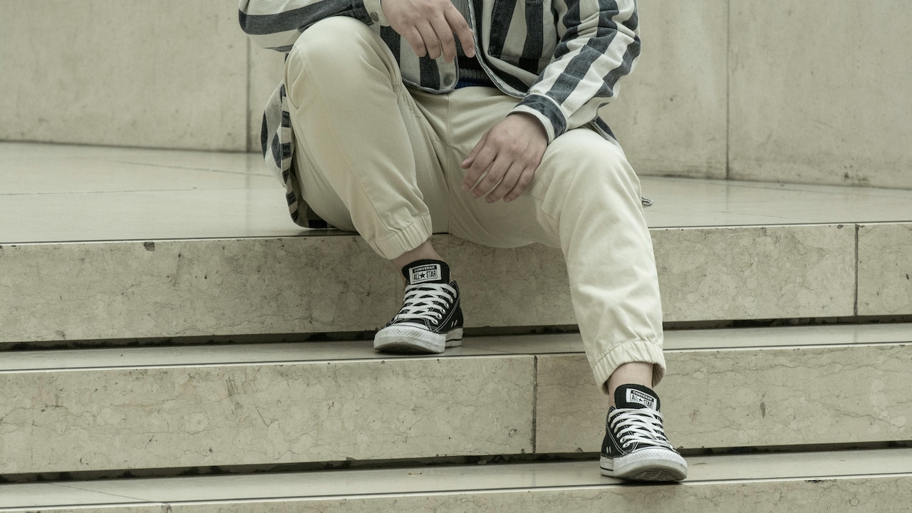 Choose the right fabric, fit, and style of mens chinos with these handy tips