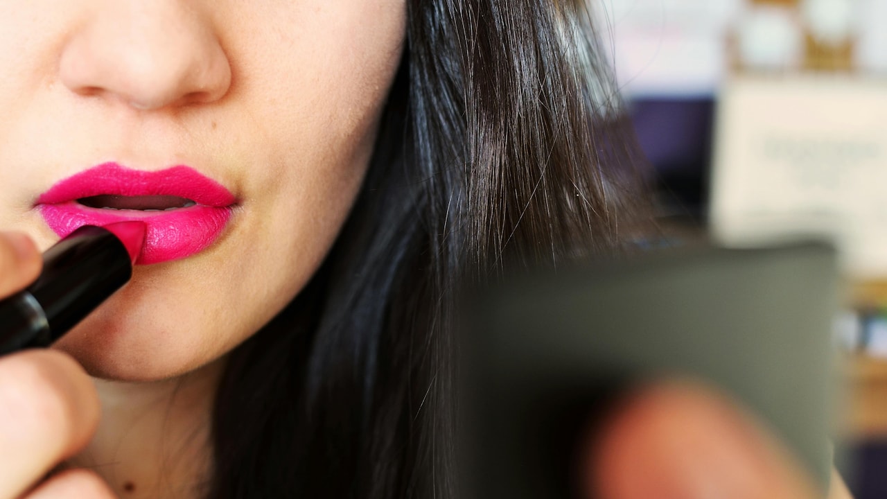 Best Long-Lasting Lipsticks For Dry Lips That Feel Light And Smooth