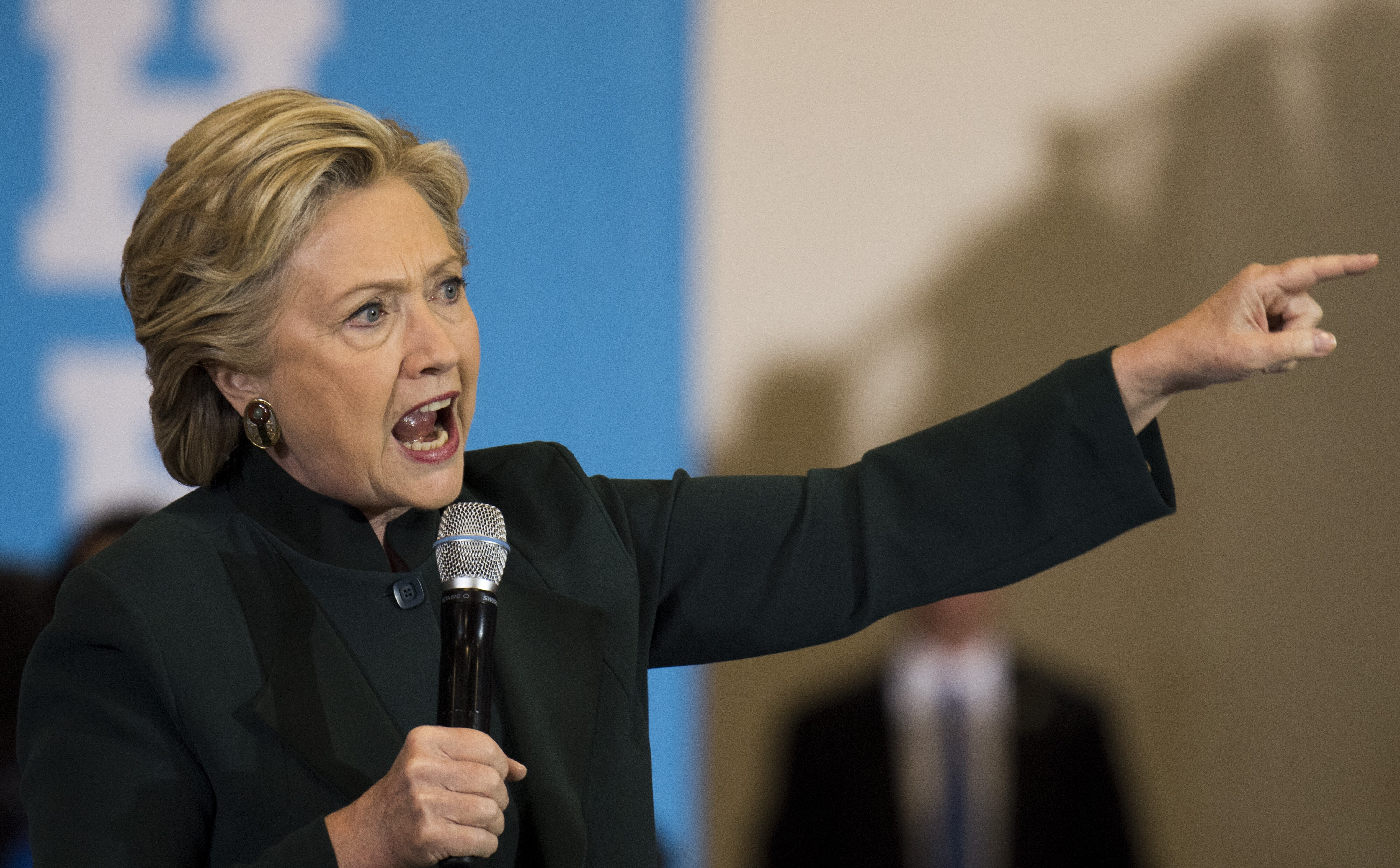 Clinton Presses FBI on Fresh E-Mail Probe as Race Tightens