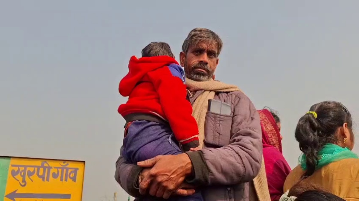 गाजीपुर के दर्जनों गांव में फैली रहस्यमयी बीमारी, 40 से 50 बच्चे हुए मानसिक और शारीरिक रूप से दिव्यांग!