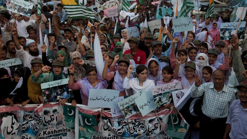 QBullet: Rift Between Pakistan Government, Army; Priyanka To Campaign In November