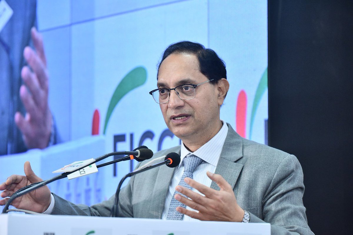 SEBI Chair Calls For Stronger Compliance With Insider Trading Rules In Listed Banks
