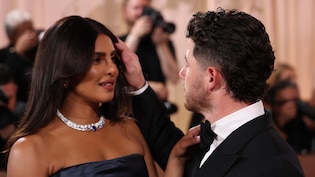 Golden Globe Awards 2026: गोल्डन ग्लोब अवॉर्ड्स के रेड कार्पेट पर प्रियंका चोपड़ा और निक जोनस का जलवा, फैंस बोले- पॉवर कपल