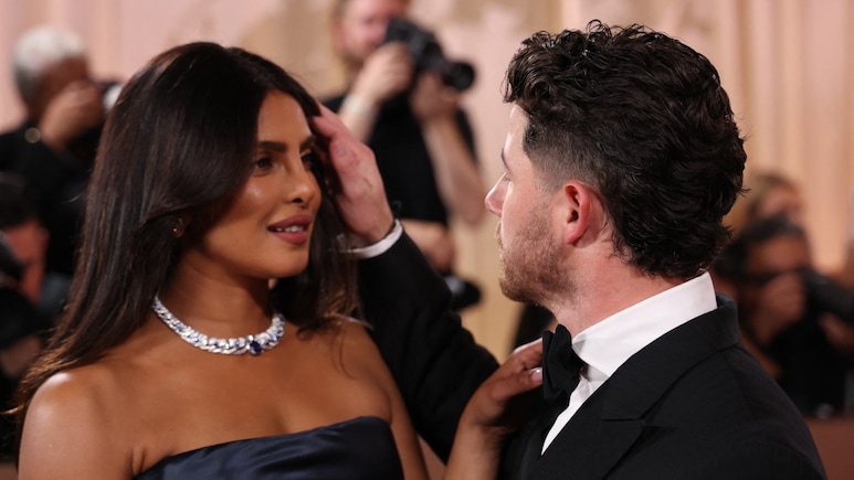 Golden Globe Awards 2026: गोल्डन ग्लोब अवॉर्ड्स के रेड कार्पेट पर प्रियंका चोपड़ा और निक जोनस का जलवा, फैंस बोले- पॉवर कपल