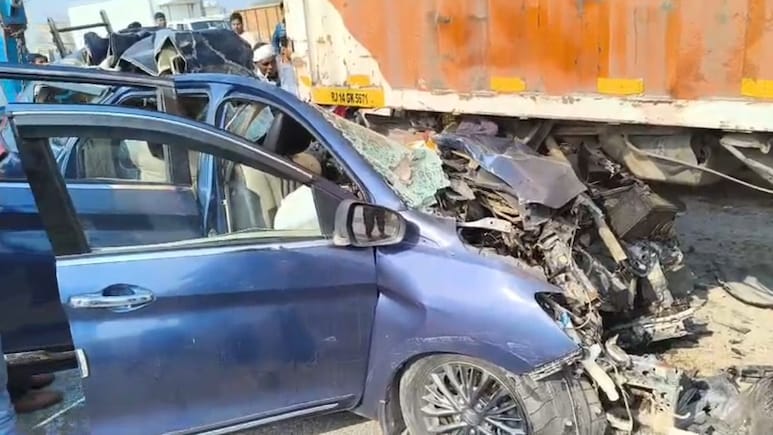 Rajasthan: जयपुर में भीषण सड़क हादसा, कंटेनर के पीछे जा घुसी एर्टिगा, 3 की मौत