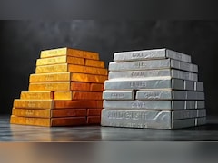 Gold-Silver Prices: चांदी पहली बार 3 लाख पार, अब कहां जाएगा भाव? खरीदें या बेच दें