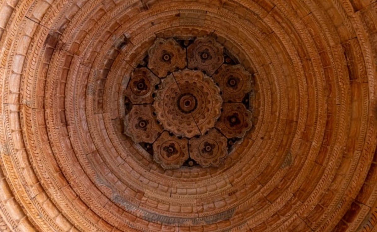 भोजशाला के एक गुंबद पर की गई नक्काशी.