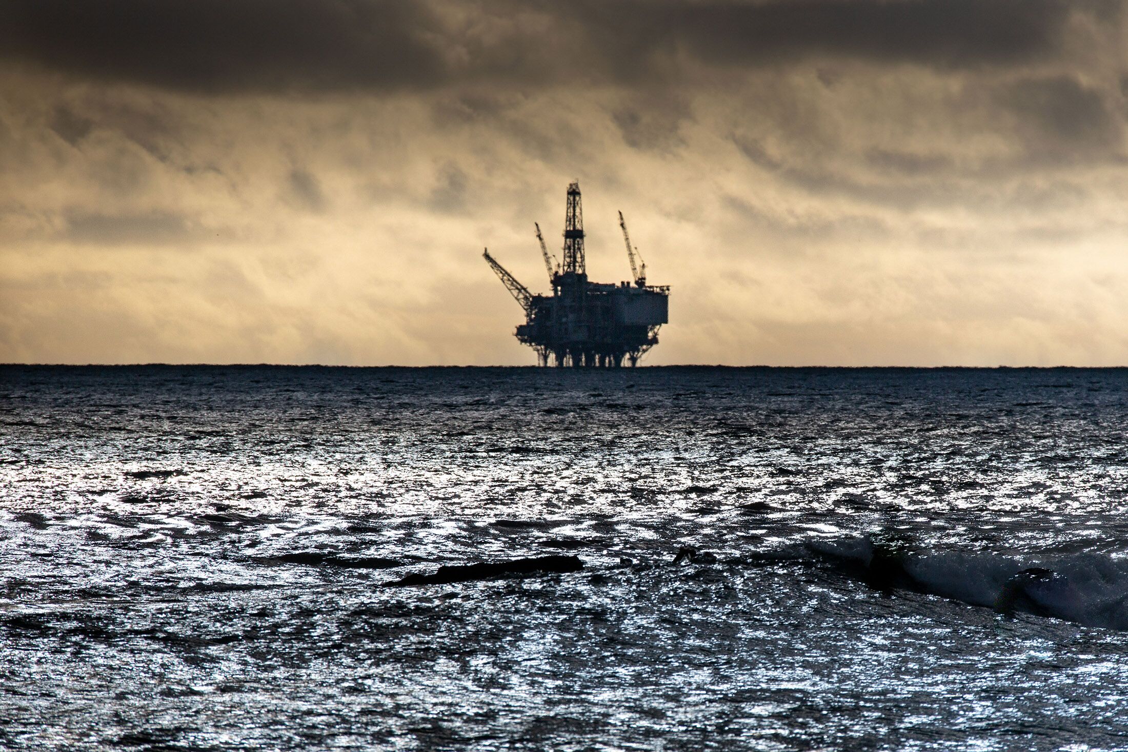 Exxon Mobil To Take $2.5 Billion Writedown On California Assets