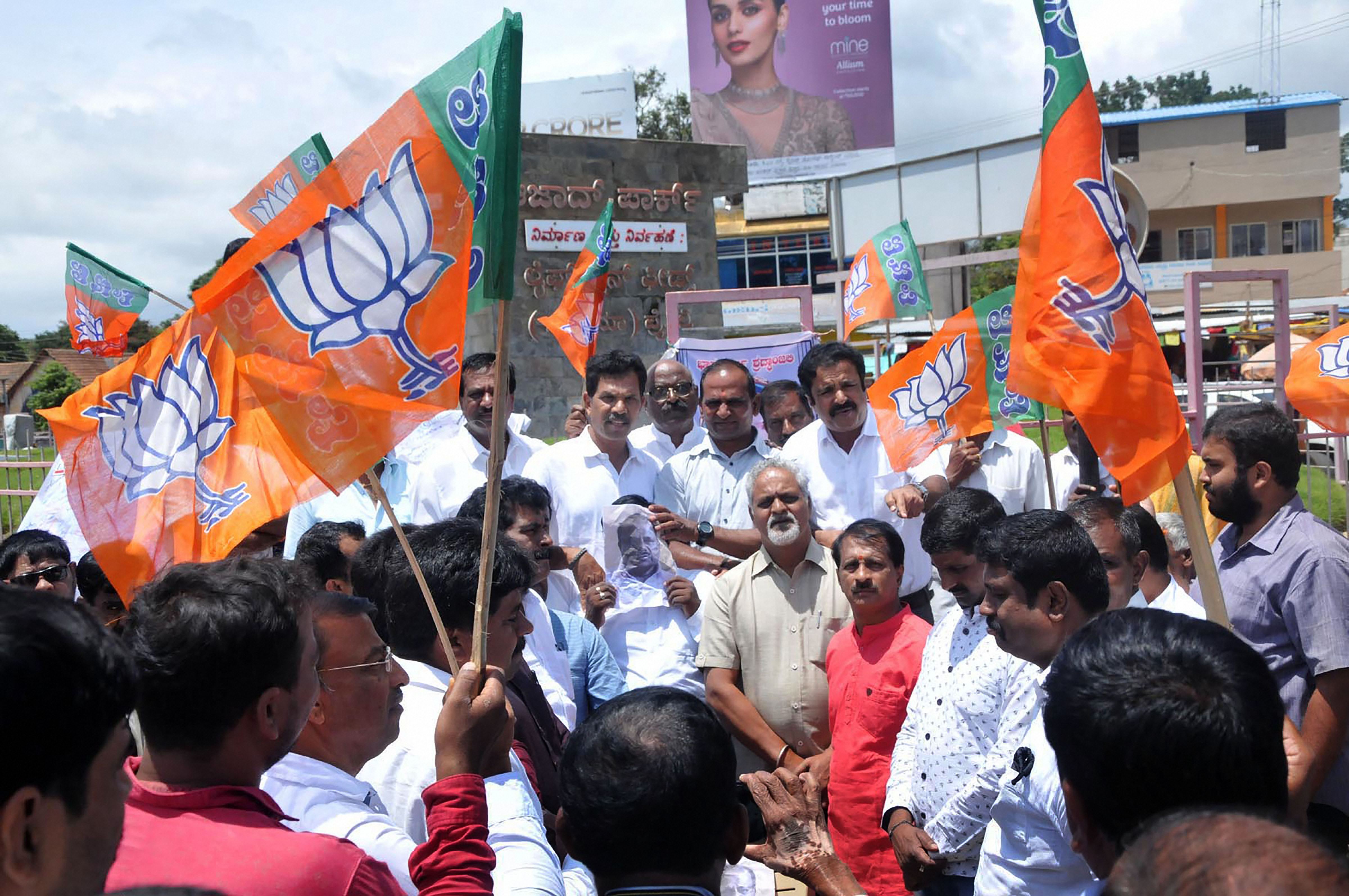 Karnataka Crisis Updates: 10 Rebel Karnataka MLAs Of Congress And JD(S) Move Supreme Court