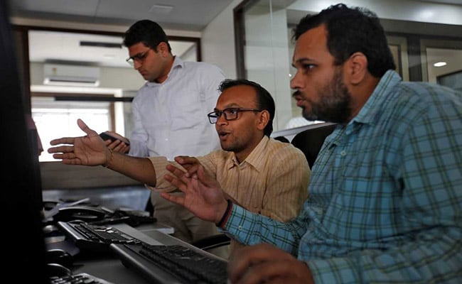 Sensex, Nifty Fall For Eighth Day In A Row ; HCL Tech, Tata Steel Top Losers