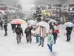 बर्फ की सफेद चादर ने बनाया 'वंडरलैंड', पहाड़ी इलाकों की ओर उमड़ने लगे पर्यटक, कई सड़कों पर लंबा जाम