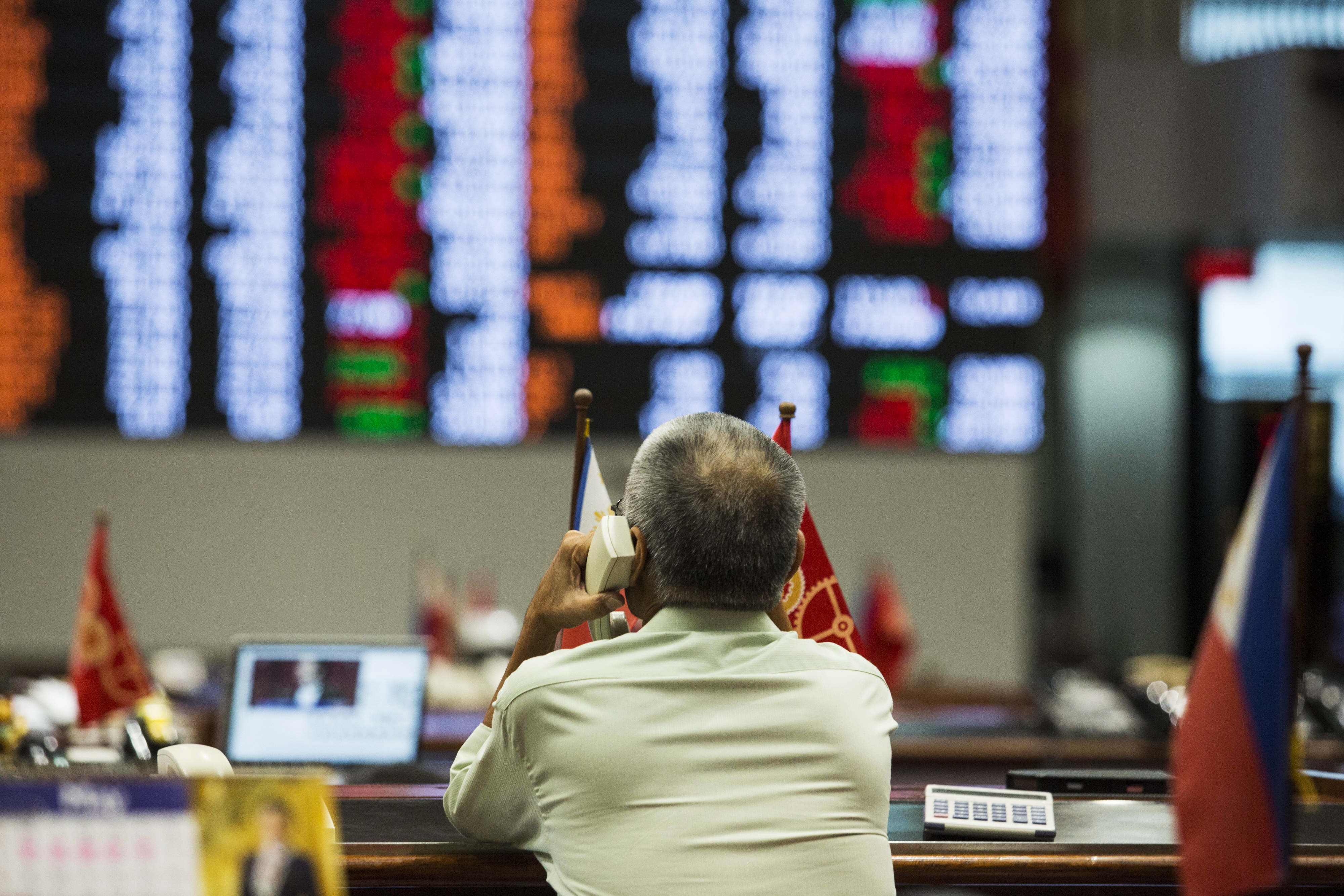 Sensex Drops For A Third Session; Nifty Ends Flat