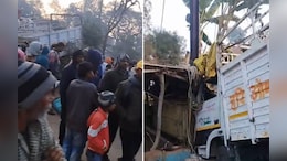 ट्रक चालक ने खोया पर नियंत्रण, दो घरों में जा घूसा; एक युवक भी घायल