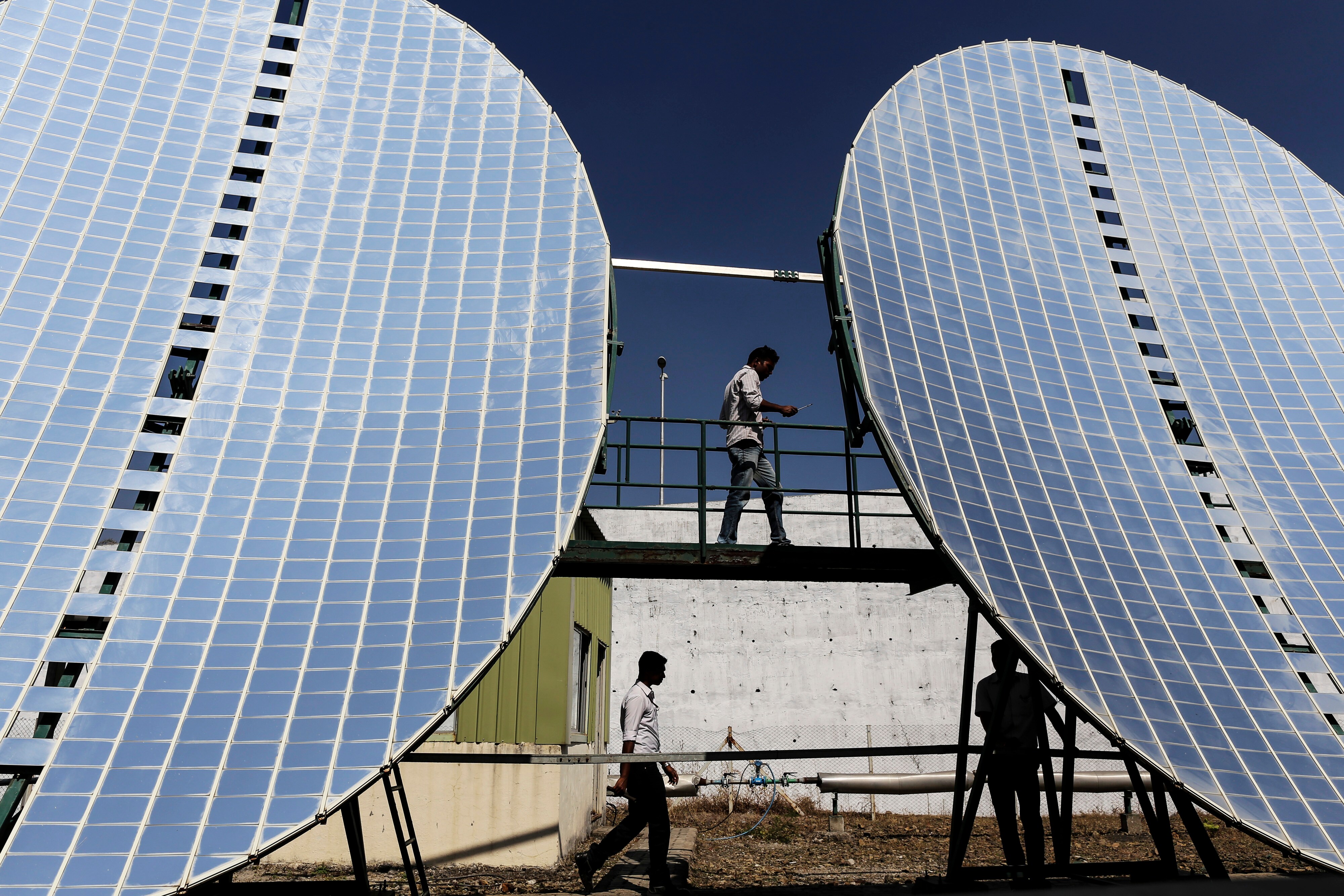 Government To Auction Up To 21 GW Solar, Wind Capacity By March 2018