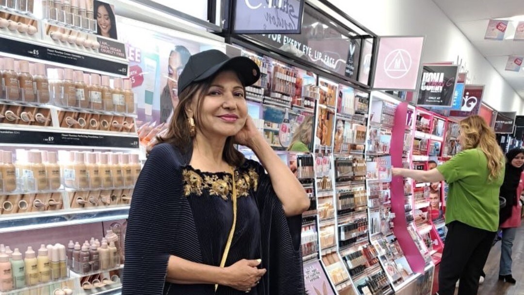 Alka Yagnik Diagnosed With Rare Hearing Disorder; Pens Emotional Note