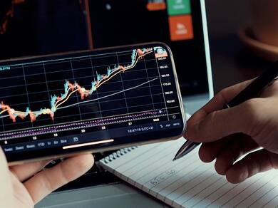 Market Experts' LIVE Stock Recommendations: Buy Bharat Forge, Yes Bank, Sell PNB