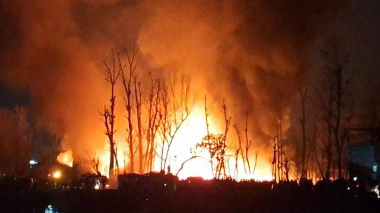 Massive Blaze Destroys Carpet Factory, Commercial Units In Srinagar