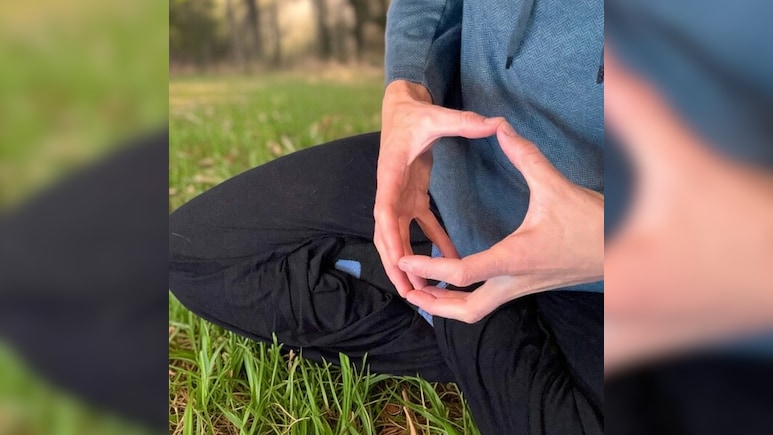 स्ट्रेस रहेगा दूर दिमाग होगा तेज, अगर एक बार रूटीन में शामिल कर ली ये योग मुद्रा